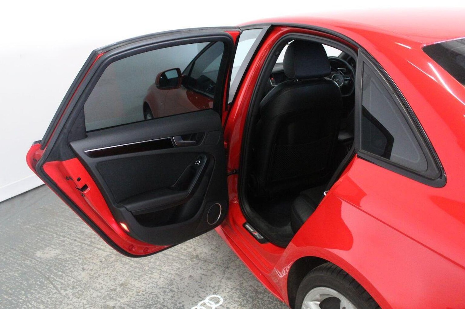 Used Audi A4 2014 for sale - 77937937: Photo 27