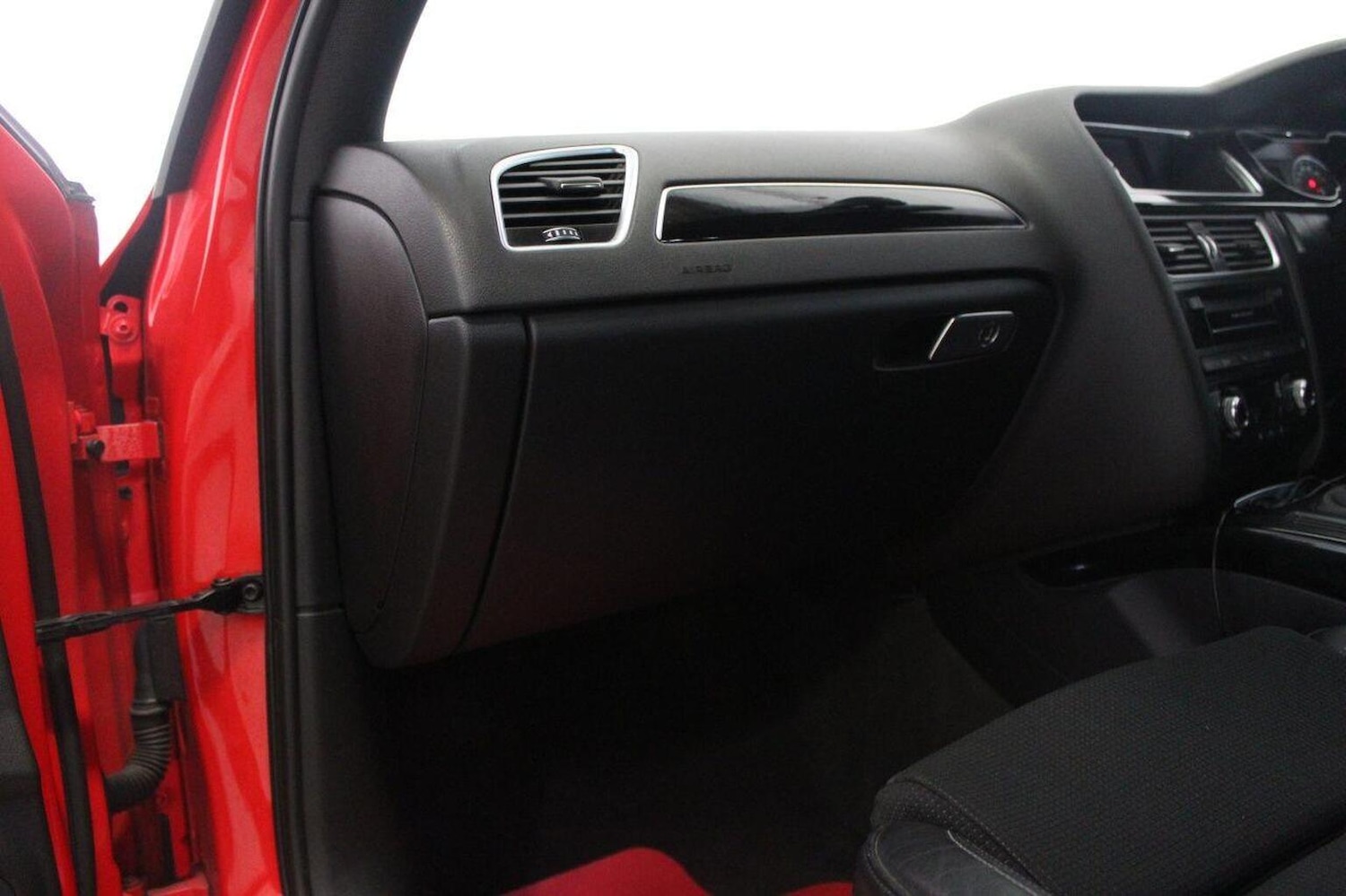 Used Audi A4 2014 for sale - 77937937: Photo 32