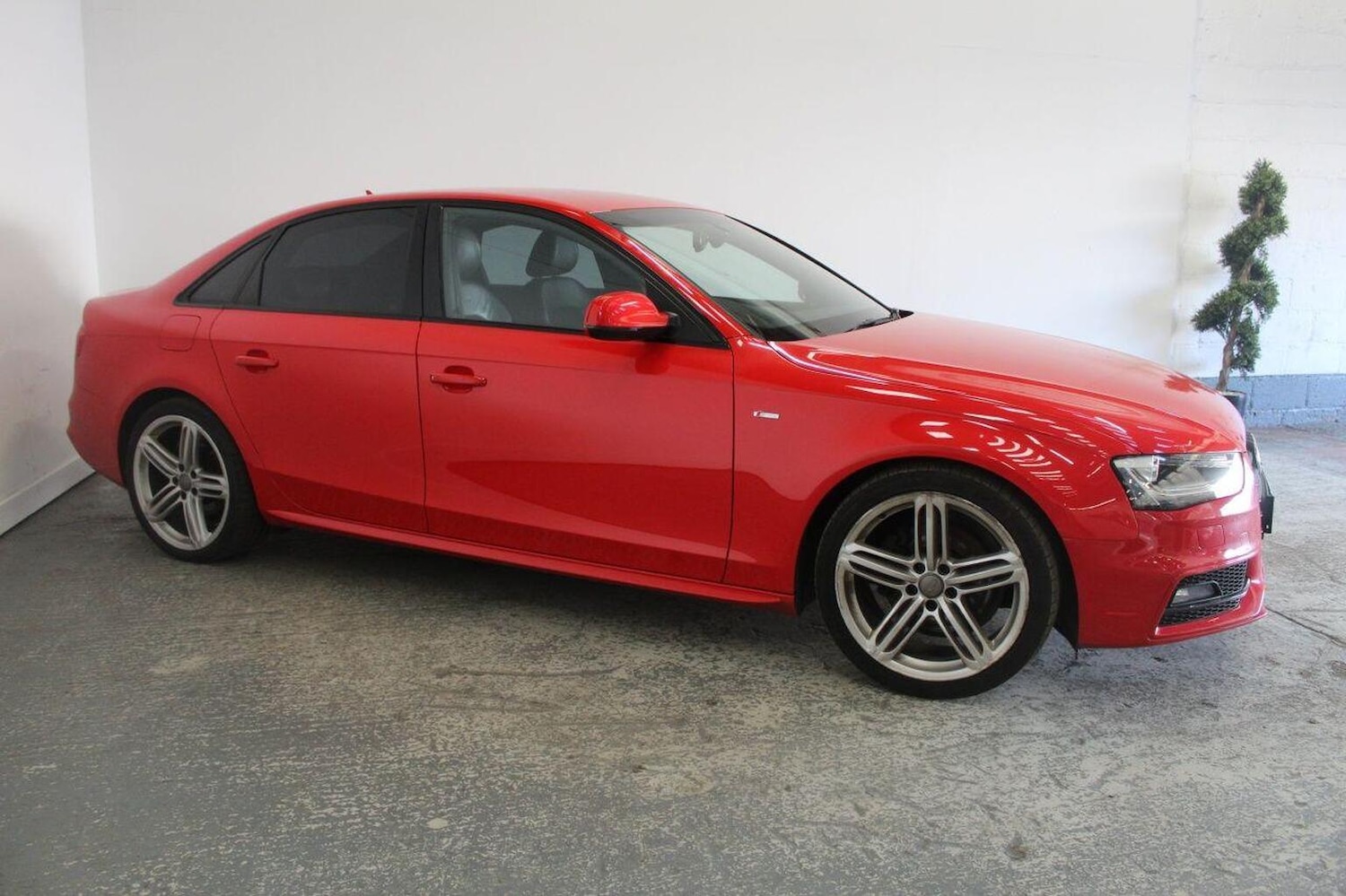 Used Audi A4 2014 for sale - 77937937: Photo 4