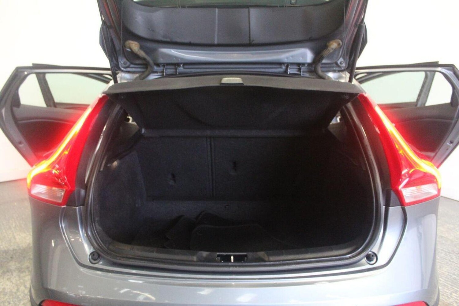 Used Volvo V40 2014 for sale - 77558588: Photo 22