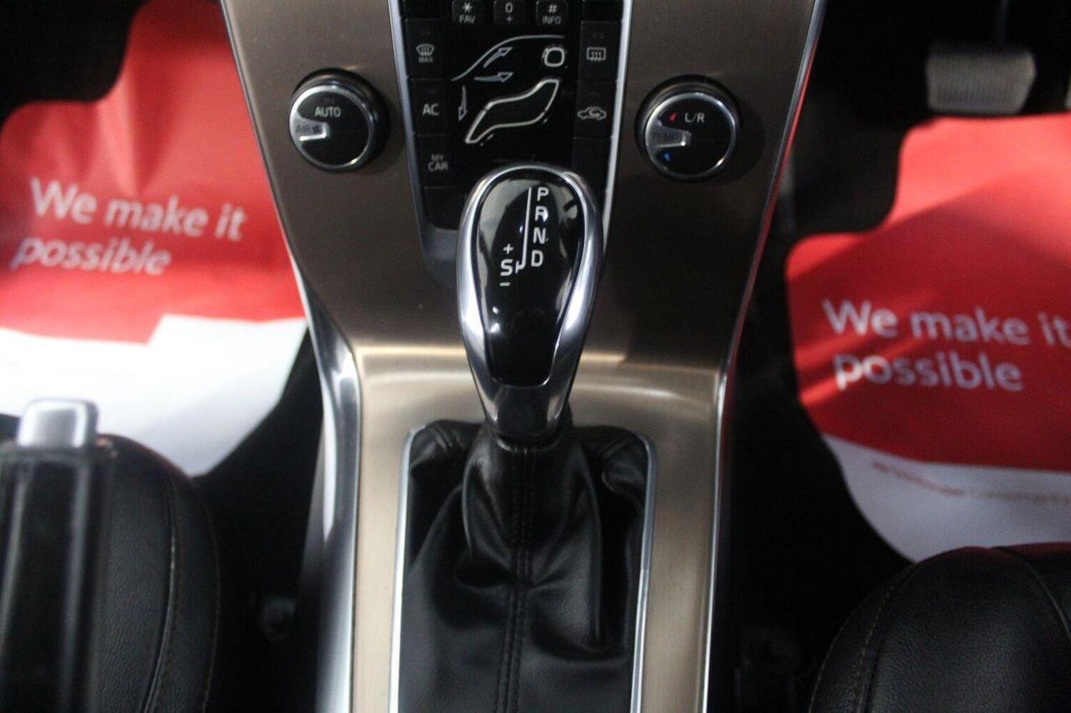 Used Volvo V40 2014 for sale - 77558588: Photo 37