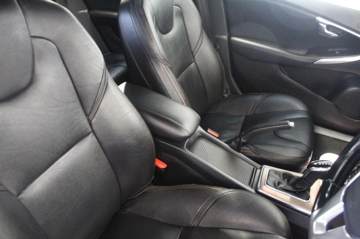 Used Volvo V40 2014 for sale - 77558588: Photo 38