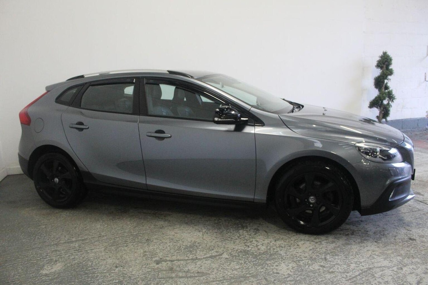 Used Volvo V40 2014 for sale - 77558588: Photo 4