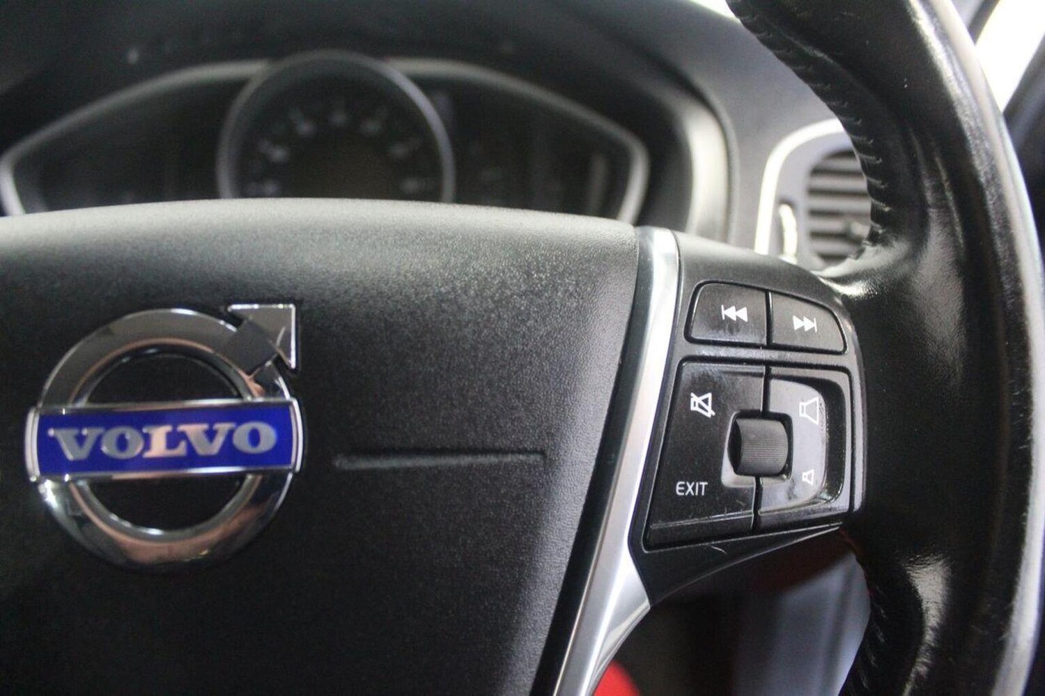 Used Volvo V40 2014 for sale - 77558588: Photo 41