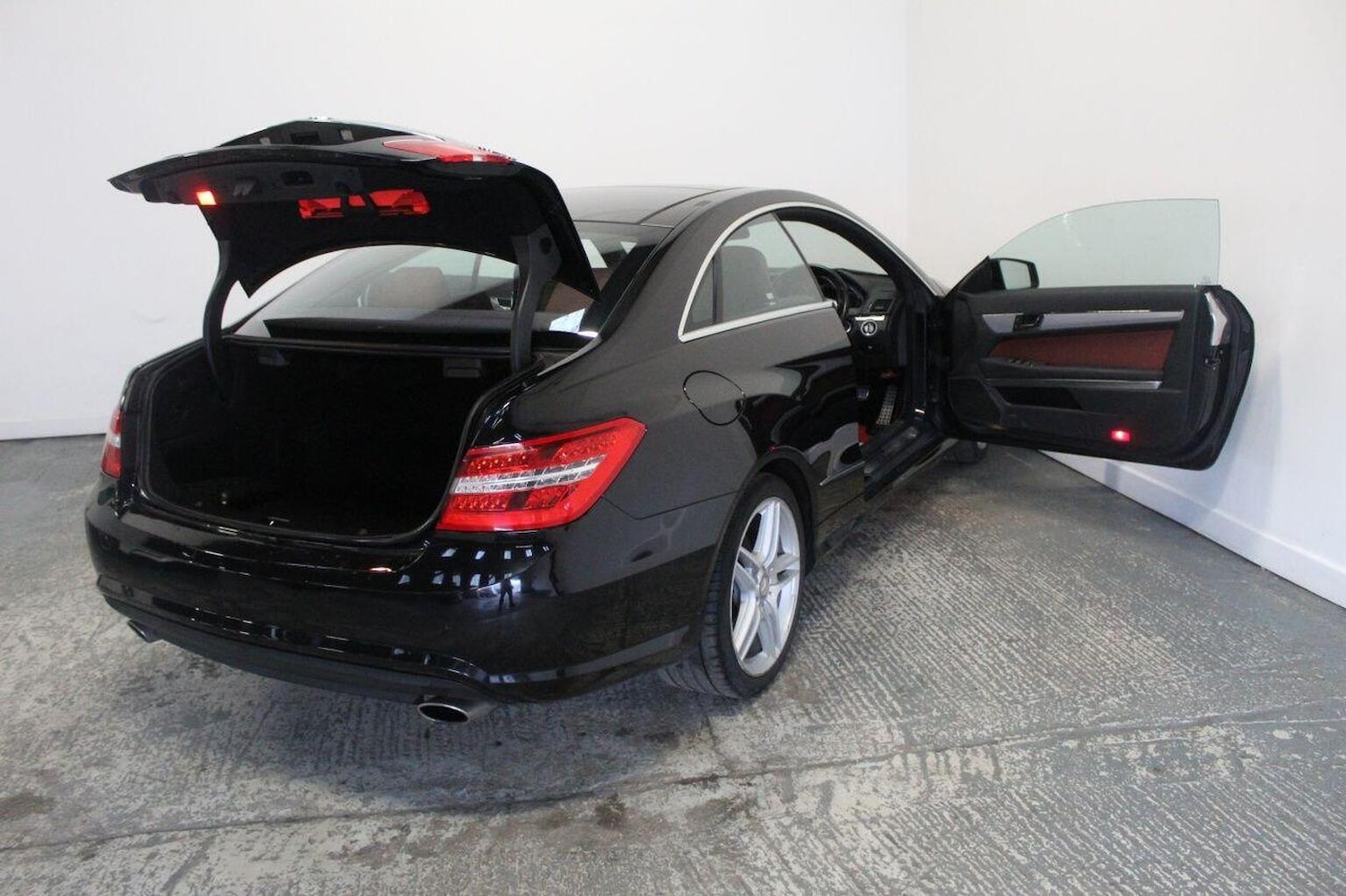 Used Mercedes-Benz E Class 2012 for sale - 77968651: Photo 22