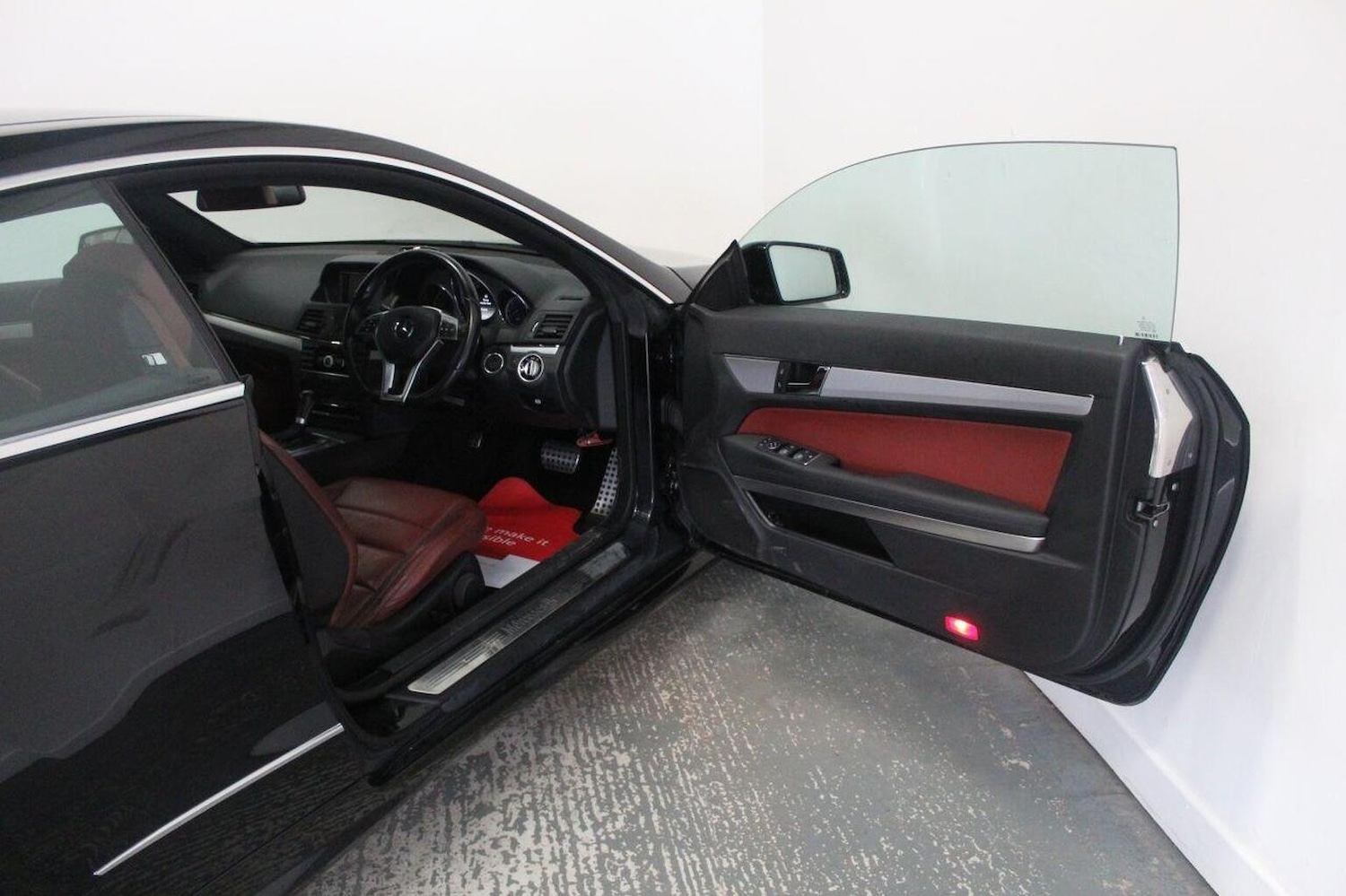 Used Mercedes-Benz E Class 2012 for sale - 77968651: Photo 28