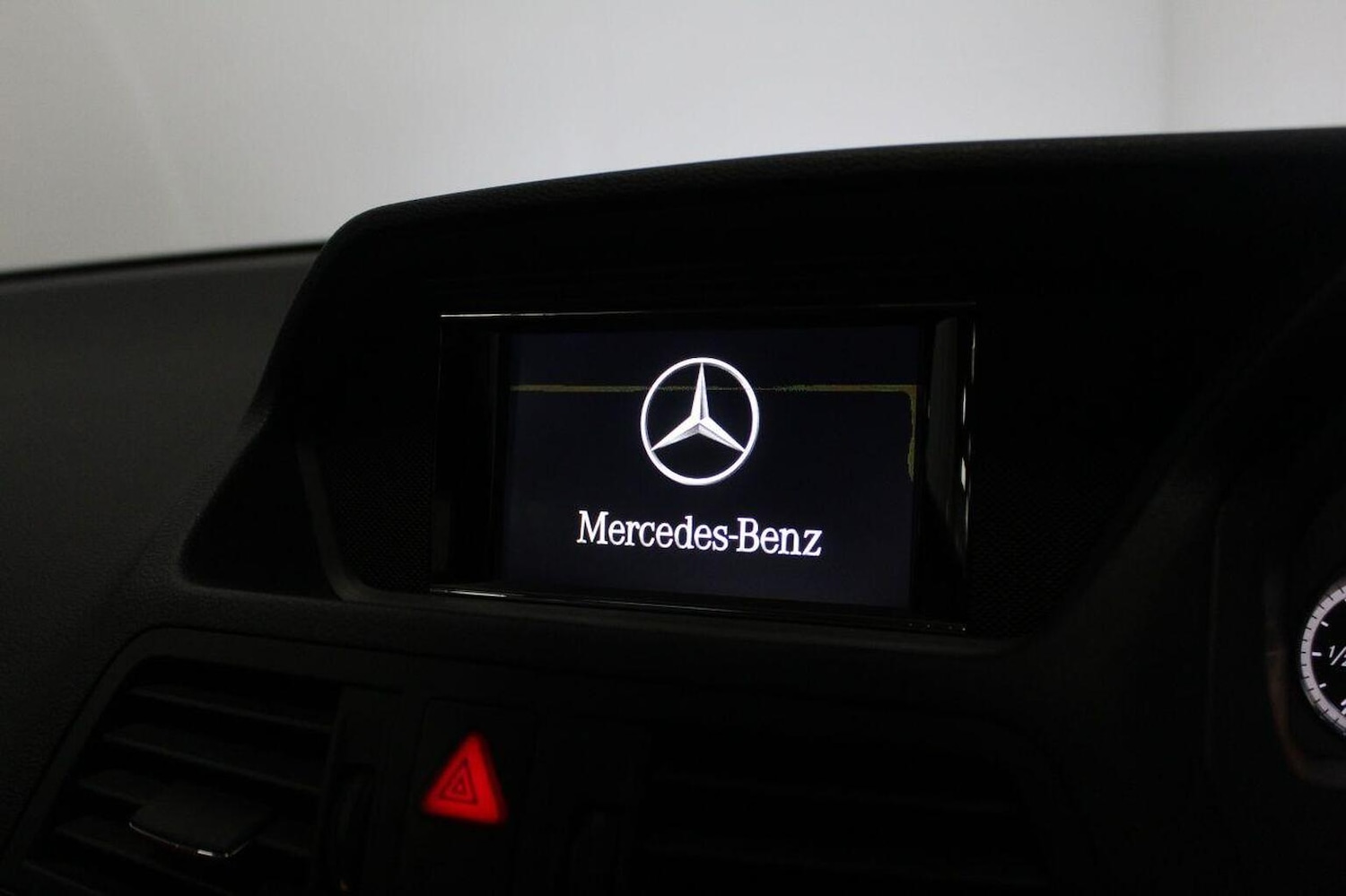 Used Mercedes-Benz E Class 2012 for sale - 77968651: Photo 34