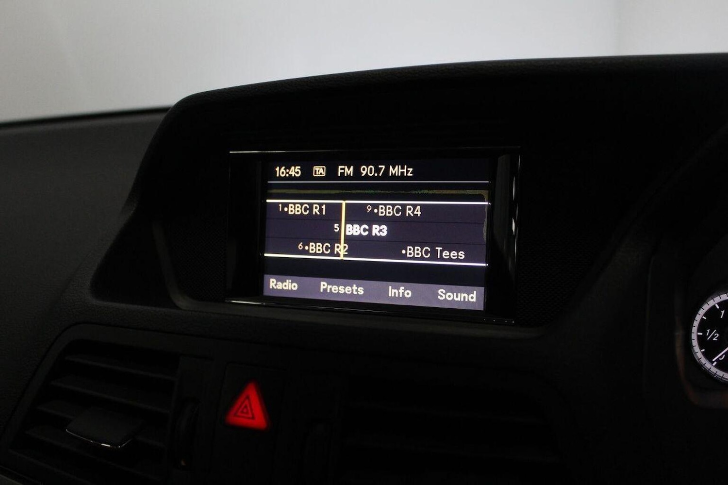 Used Mercedes-Benz E Class 2012 for sale - 77968651: Photo 35