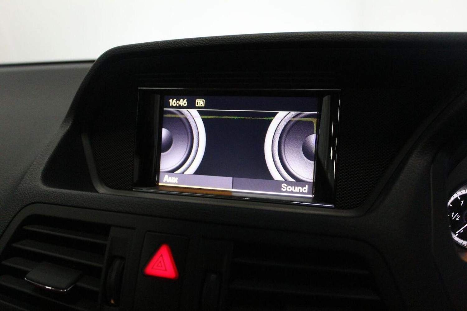 Used Mercedes-Benz E Class 2012 for sale - 77968651: Photo 36