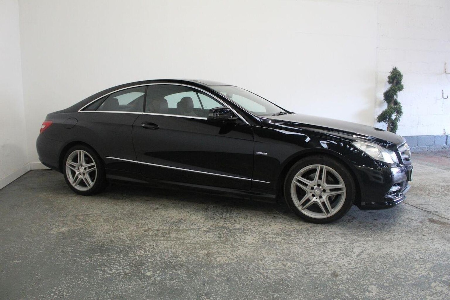 Used Mercedes-Benz E Class 2012 for sale - 77968651: Photo 4