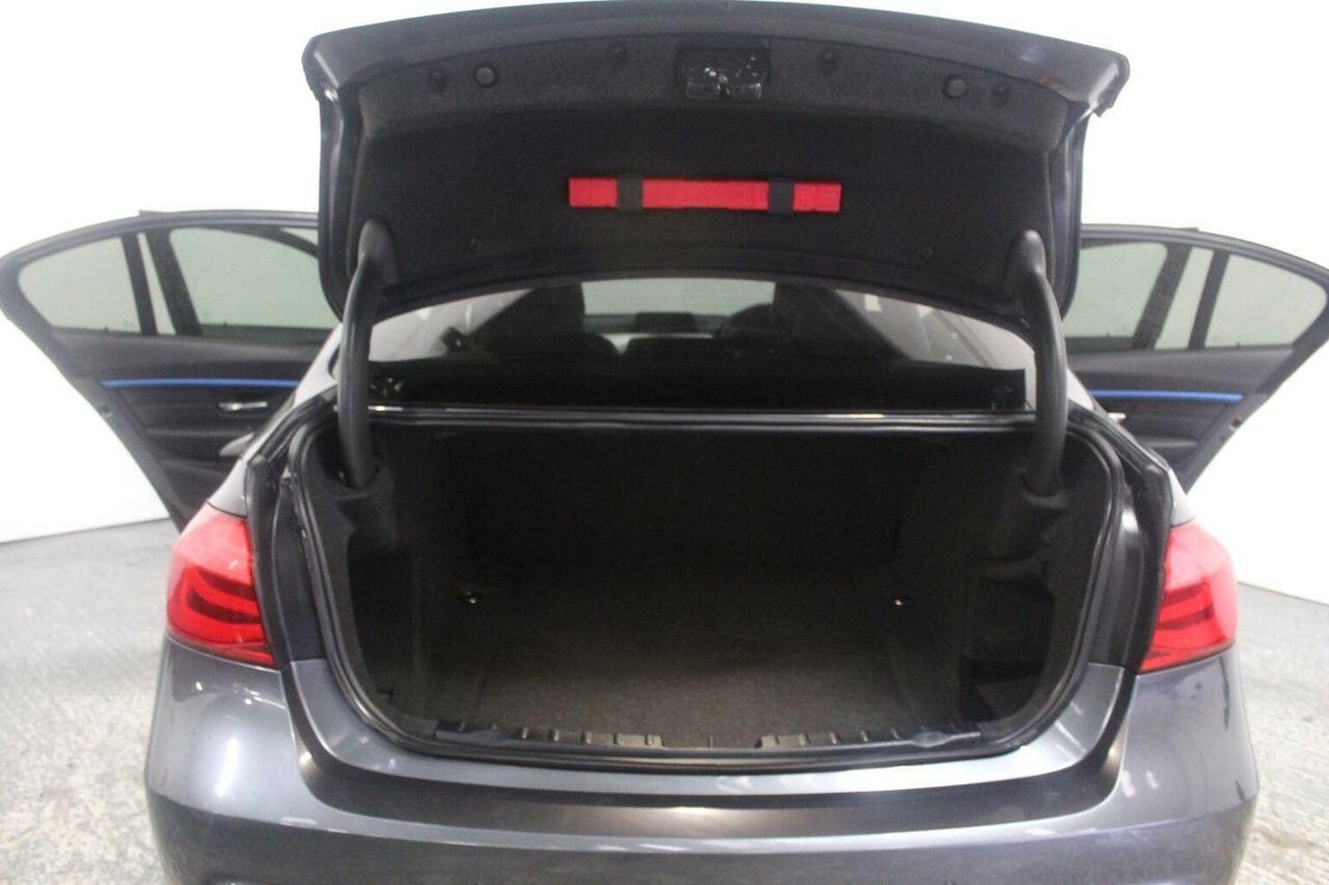 Used BMW 3 Series 2016 for sale - 77937813: Photo 23