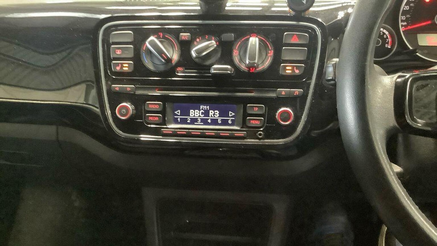 Used Volkswagen up! 2014 for sale - 77020598: Photo 16