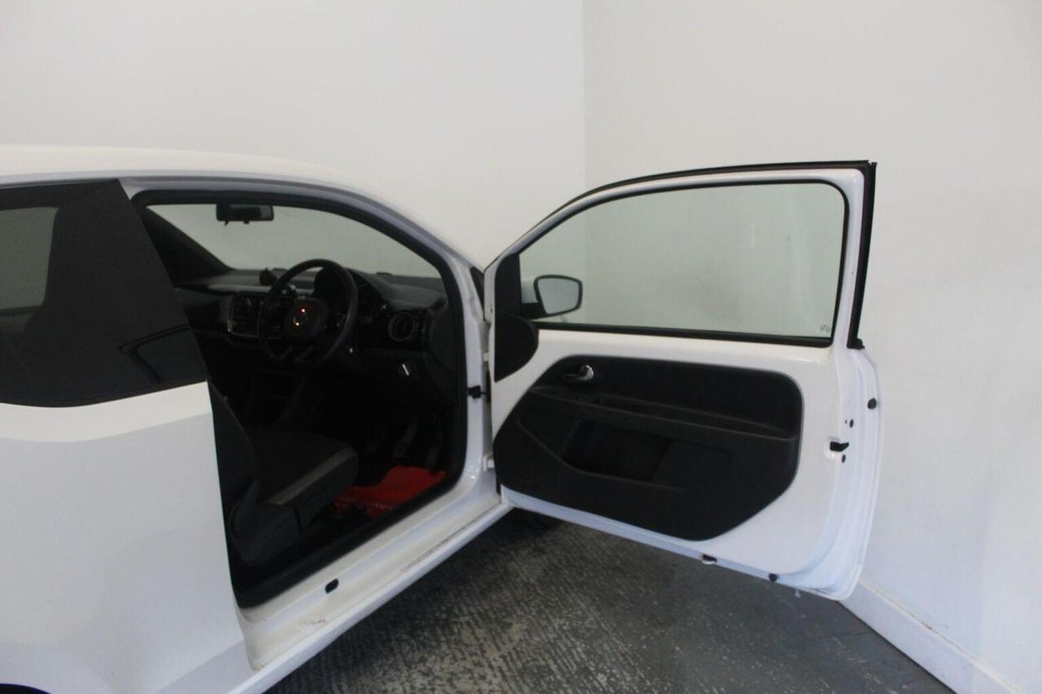 Used Volkswagen up! 2014 for sale - 77020598: Photo 24