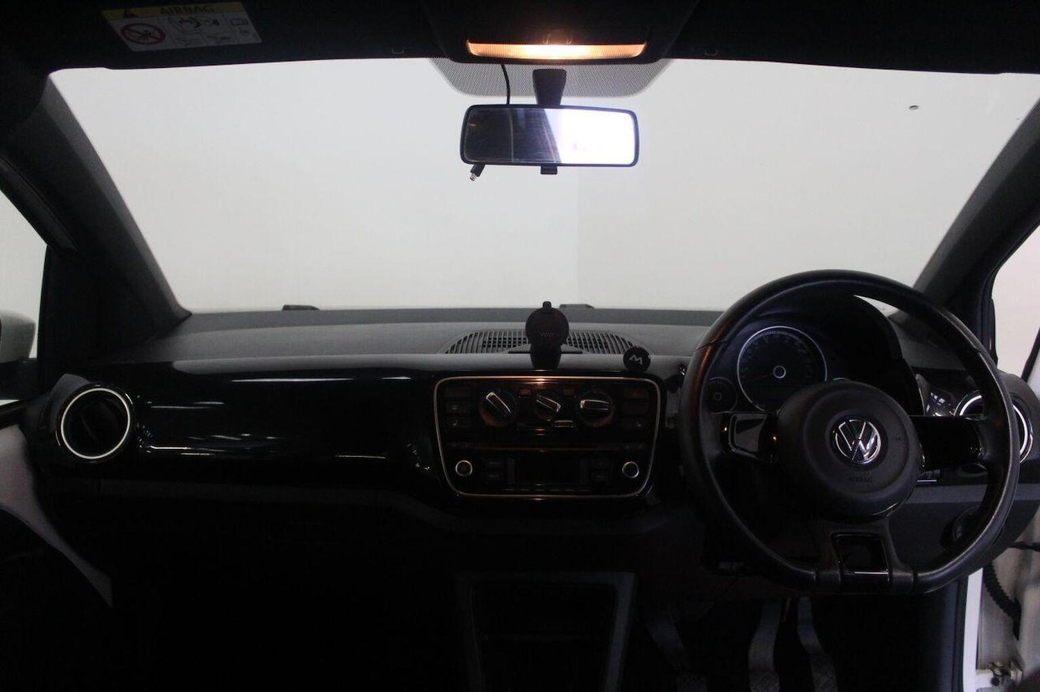 Used Volkswagen up! 2014 for sale - 77020598: Photo 26