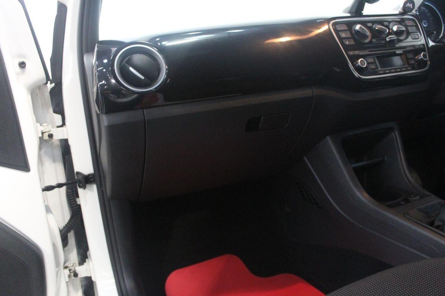 Used Volkswagen up! 2014 for sale - 77020598: Photo 28