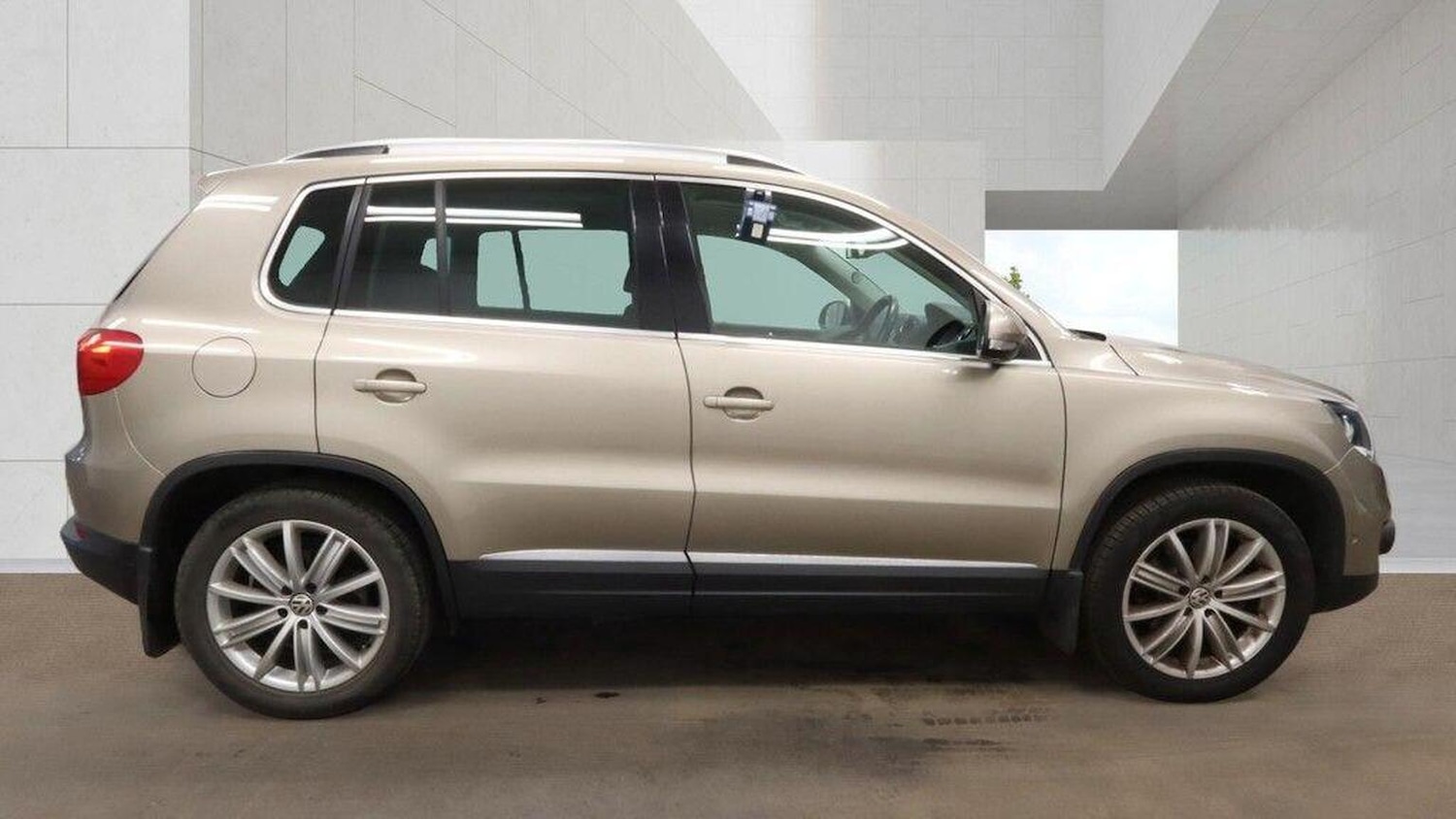 Used Volkswagen Tiguan 2014 for sale - 78141063: Photo 9