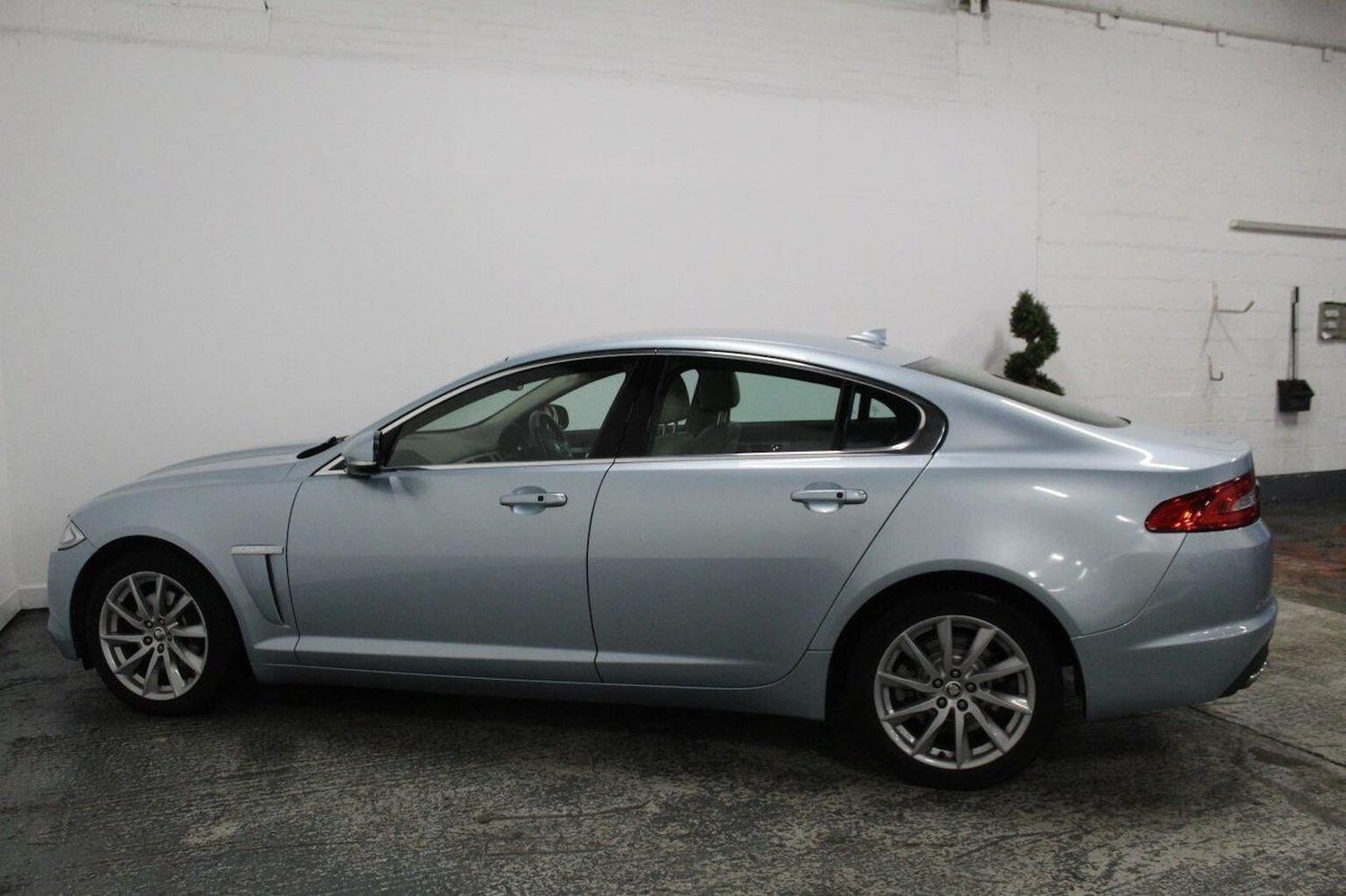 Used Jaguar XF 2013 for sale - 76521054: Photo 10