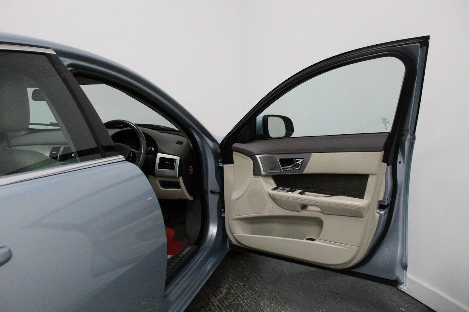 Used Jaguar XF 2013 for sale - 76521054: Photo 24