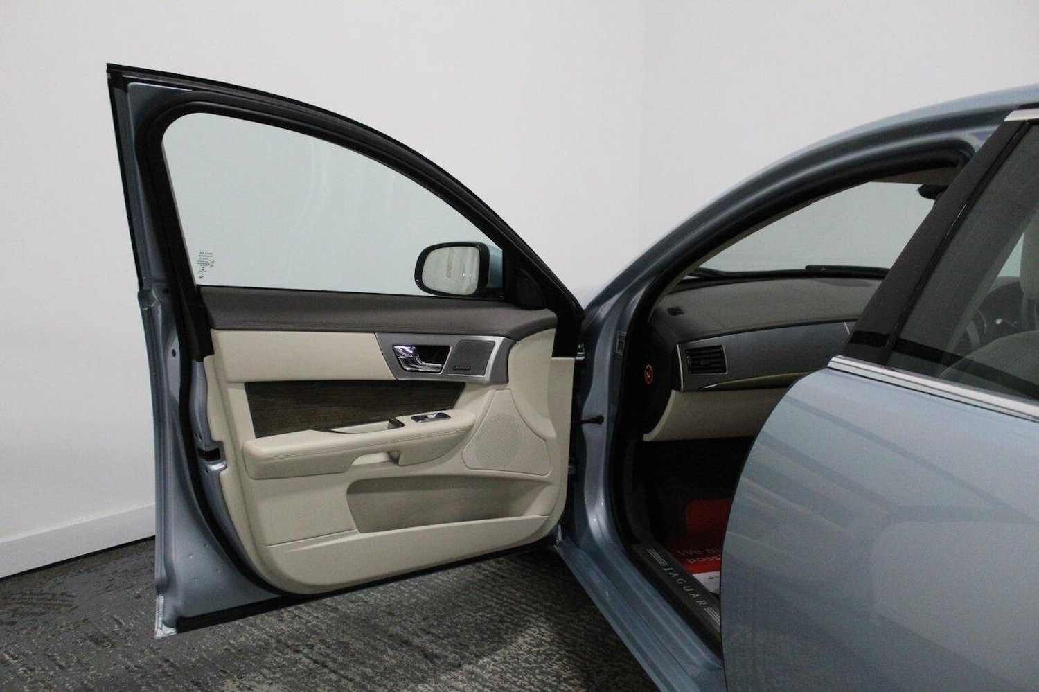 Used Jaguar XF 2013 for sale - 76521054: Photo 26