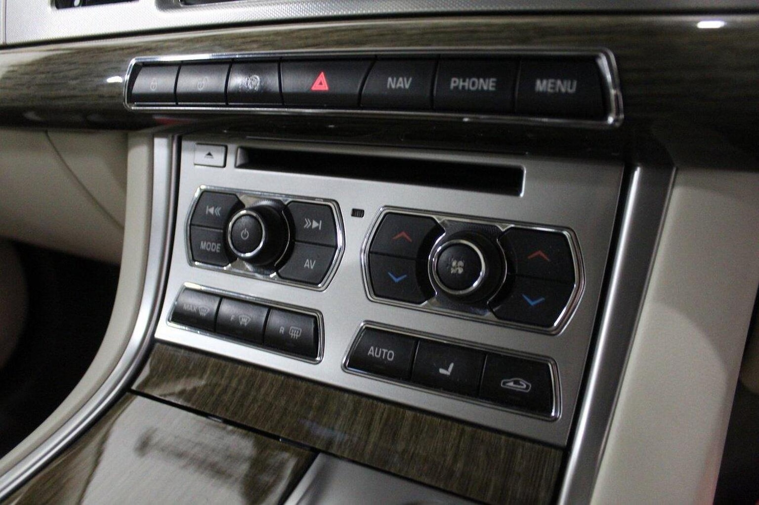 Used Jaguar XF 2013 for sale - 76521054: Photo 38