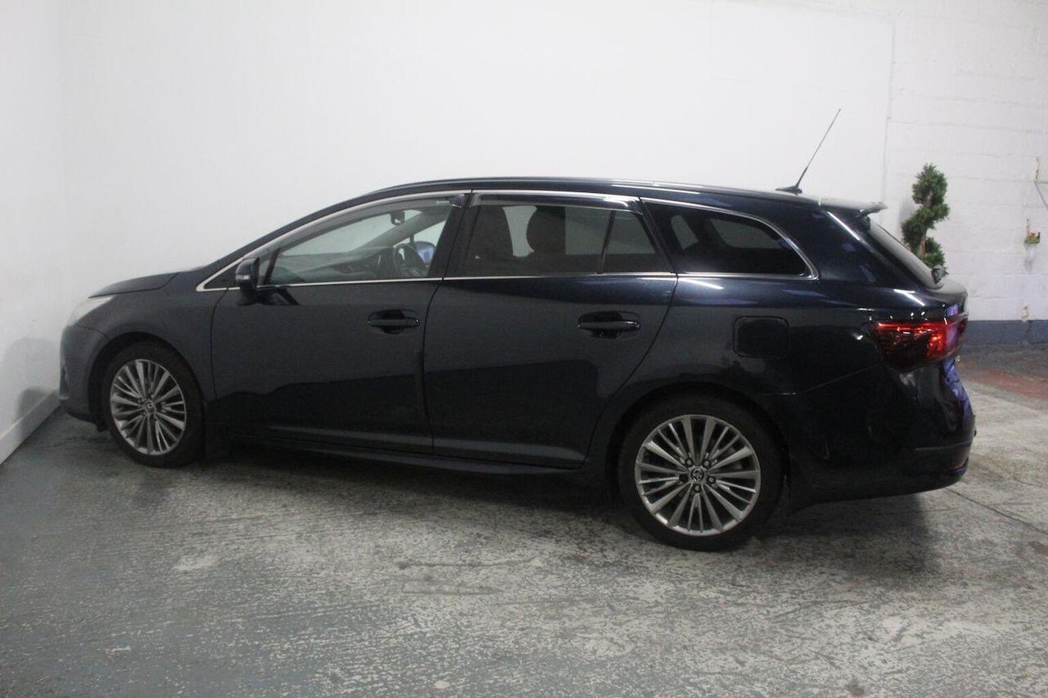 Used Toyota Avensis 2015 for sale - 77937859: Photo 10
