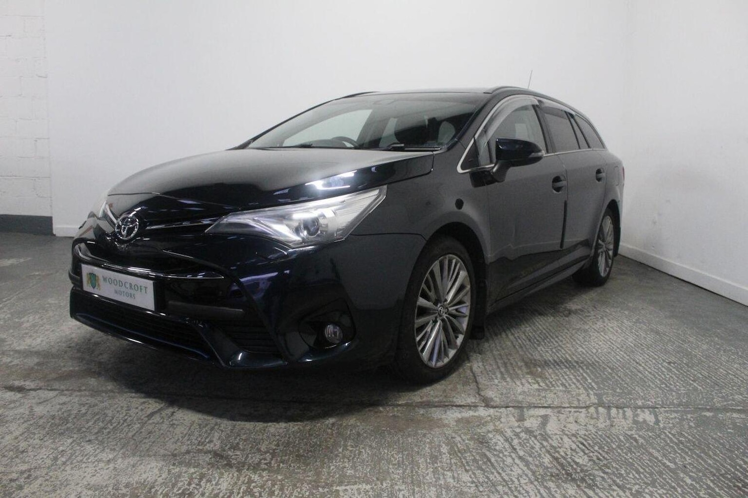 Used Toyota Avensis 2015 for sale - 77937859: Photo 2