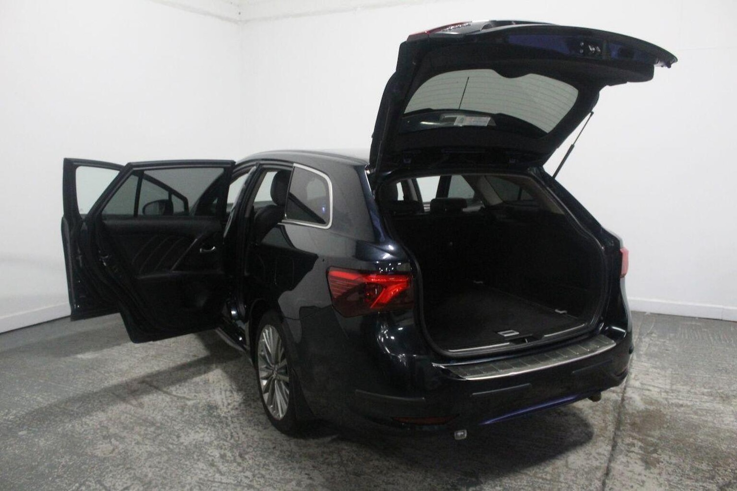 Used Toyota Avensis 2015 for sale - 77937859: Photo 21