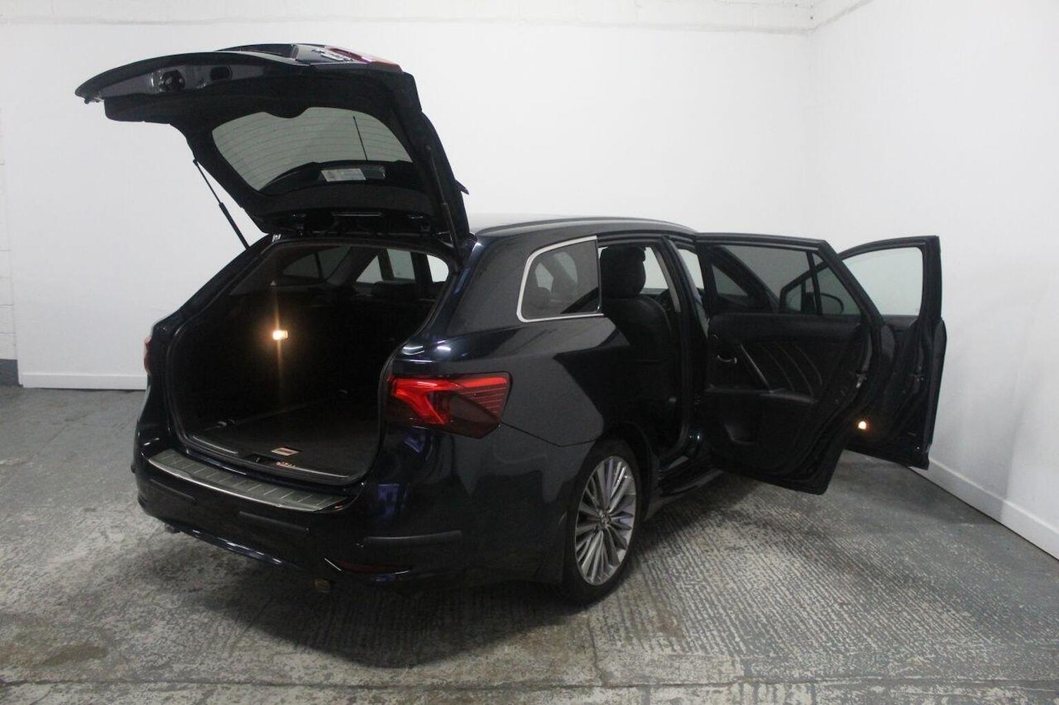 Used Toyota Avensis 2015 for sale - 77937859: Photo 22