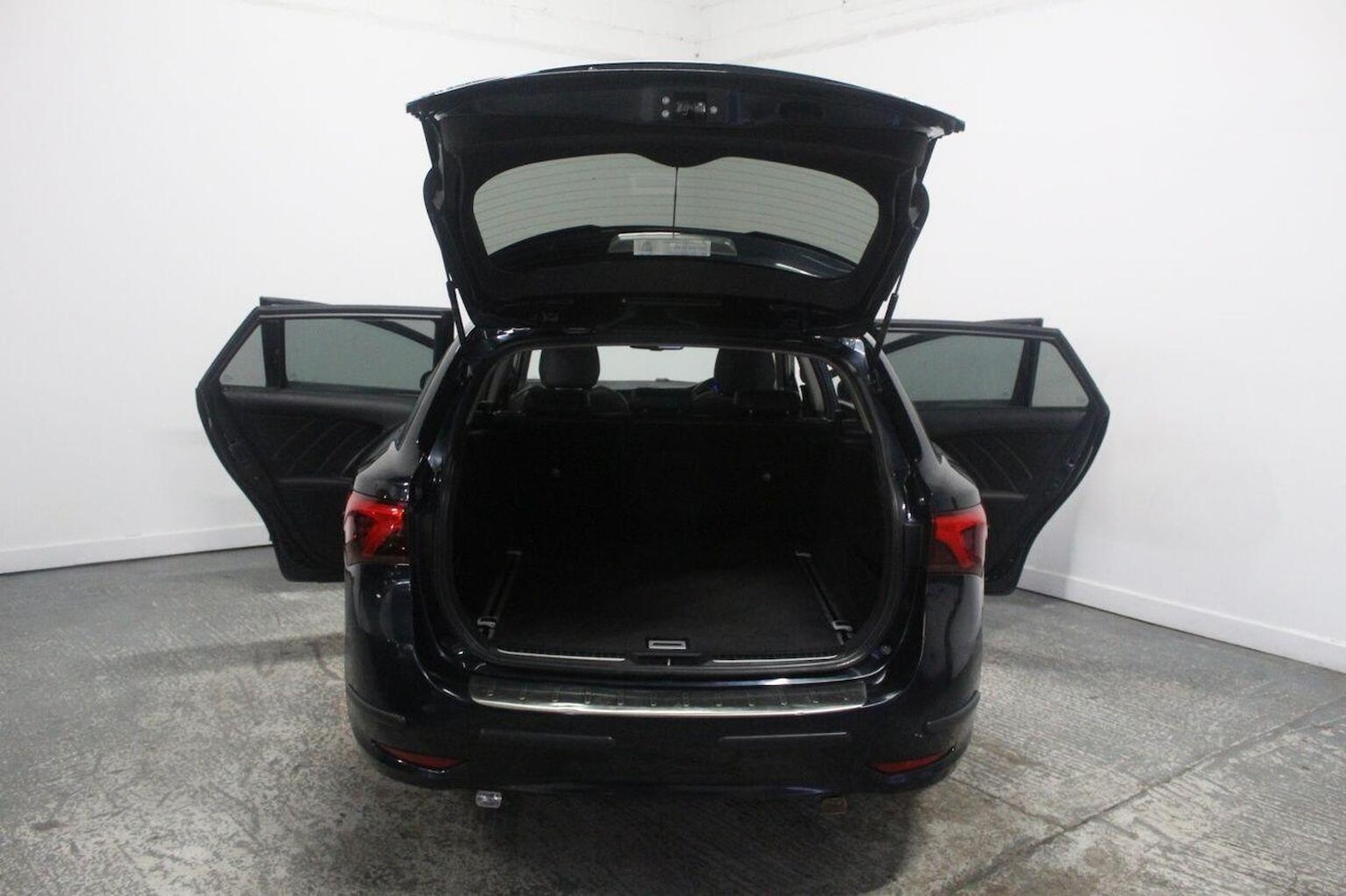 Used Toyota Avensis 2015 for sale - 77937859: Photo 23