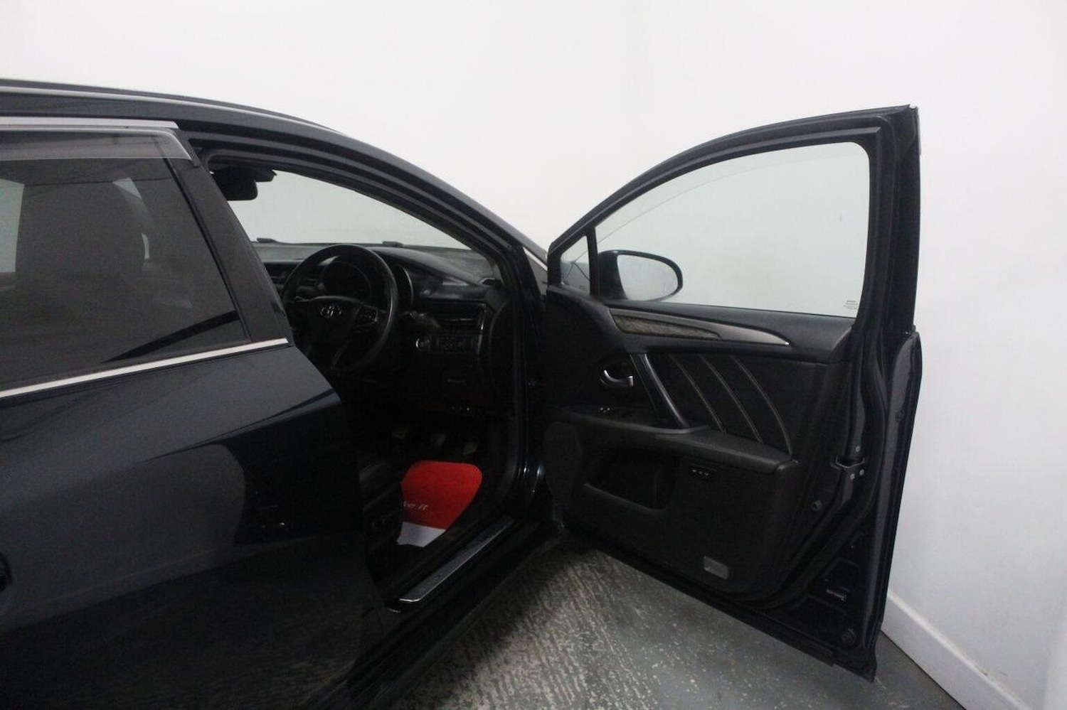 Used Toyota Avensis 2015 for sale - 77937859: Photo 25