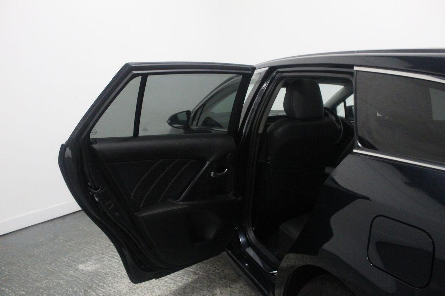 Used Toyota Avensis 2015 for sale - 77937859: Photo 27