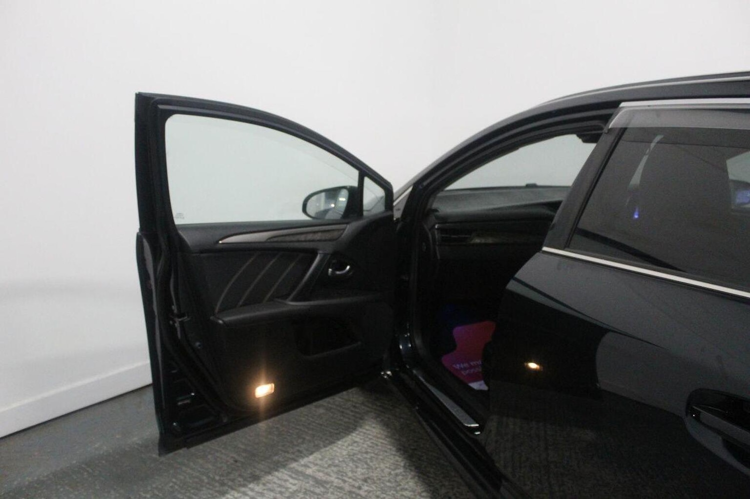 Used Toyota Avensis 2015 for sale - 77937859: Photo 28