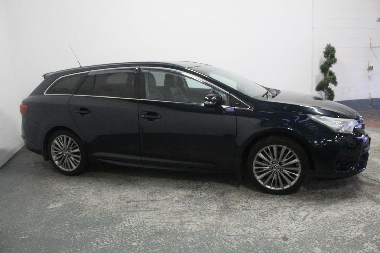 Used Toyota Avensis 2015 for sale - 77937859: Photo 4