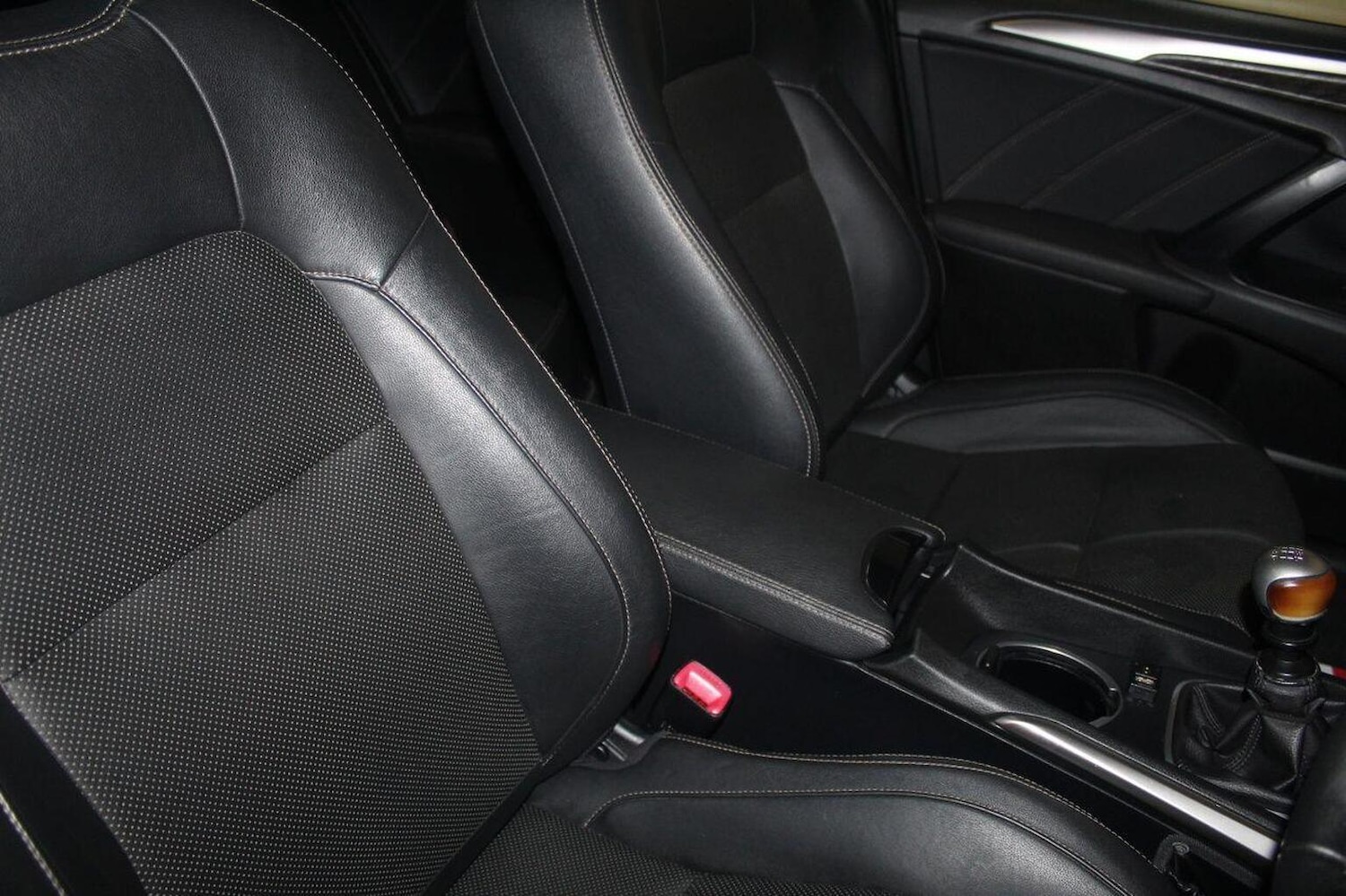 Used Toyota Avensis 2015 for sale - 77937859: Photo 44