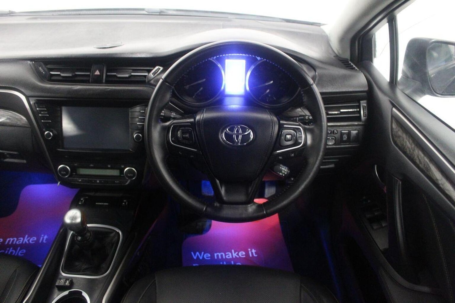 Used Toyota Avensis 2015 for sale - 77937859: Photo 45