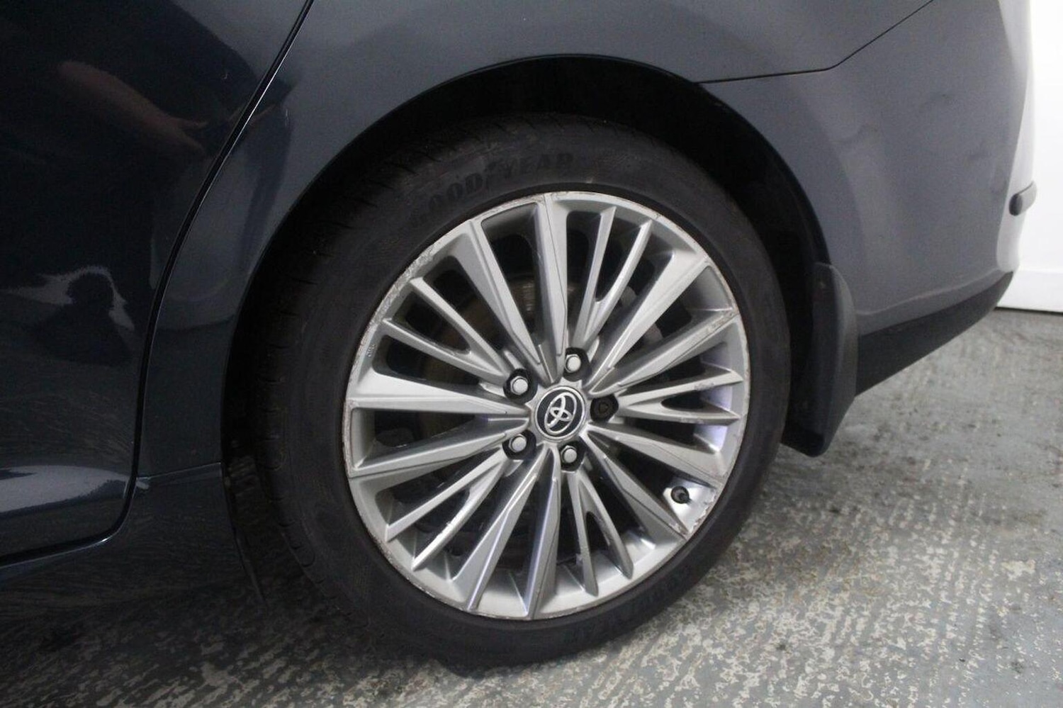 Used Toyota Avensis 2015 for sale - 77937859: Photo 58