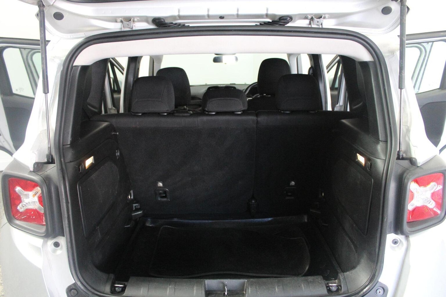 Used Jeep Renegade 2016 for sale - 77938062: Photo 23