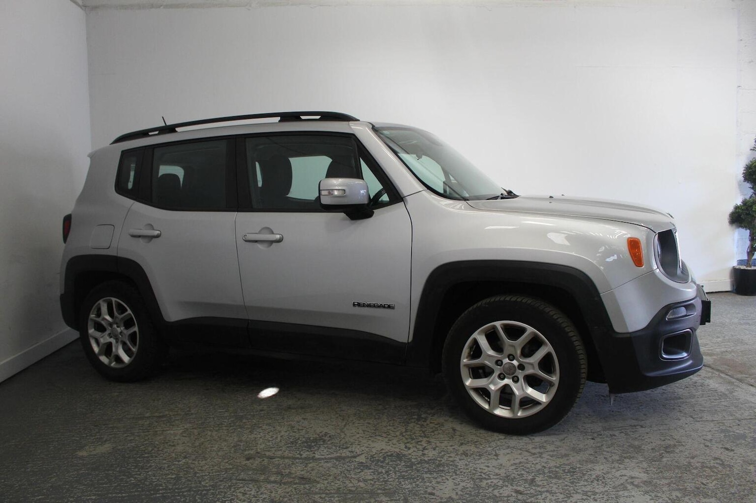 Used Jeep Renegade 2016 for sale - 77938062: Photo 4
