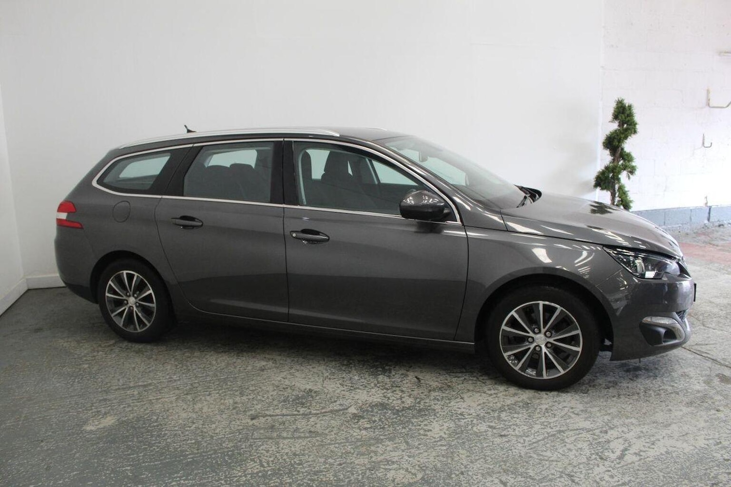 Used Peugeot 308 SW 2017 for sale - 76455416: Photo 4