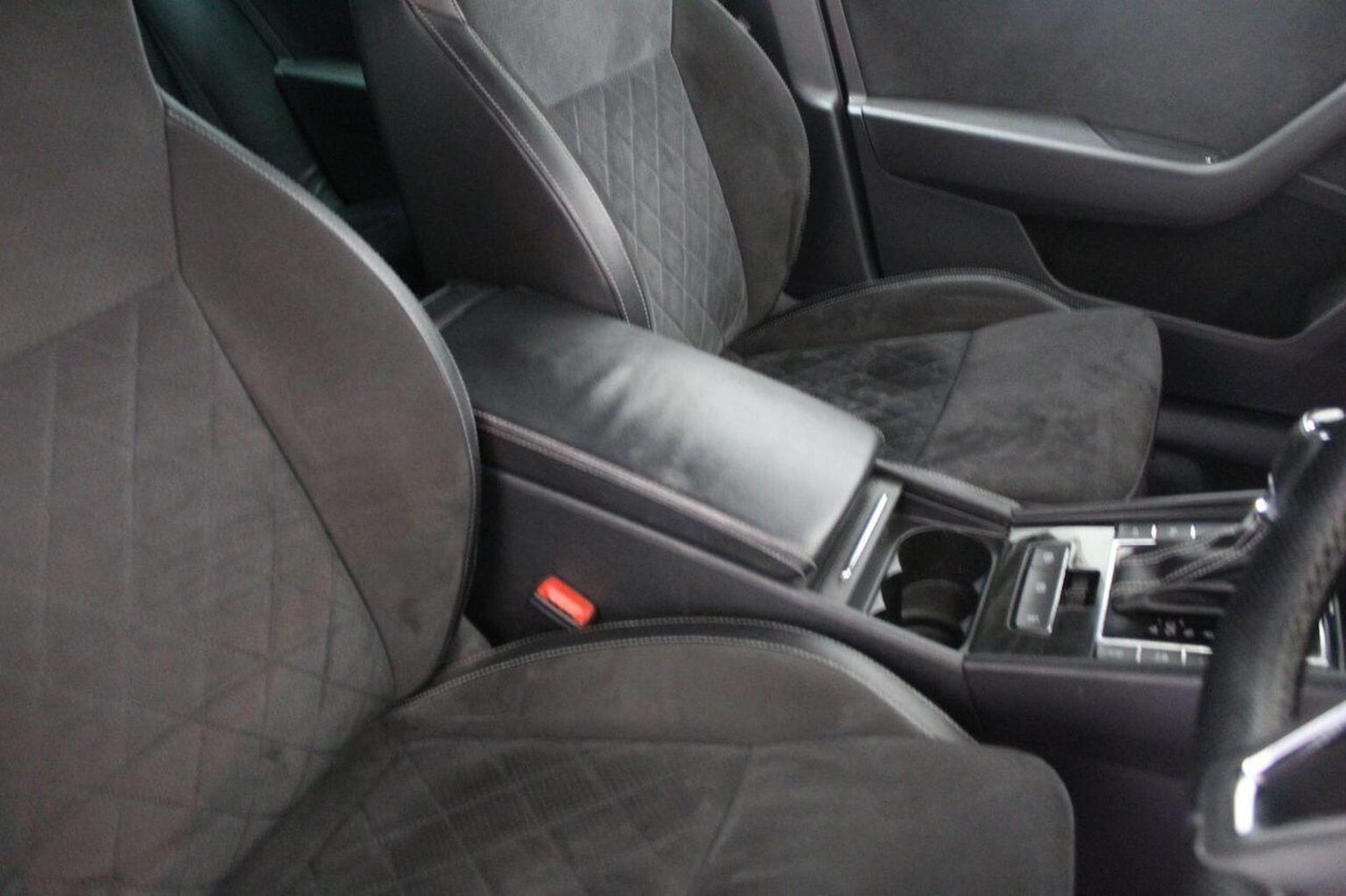 Used Skoda Superb 2016 for sale - 77937960: Photo 44