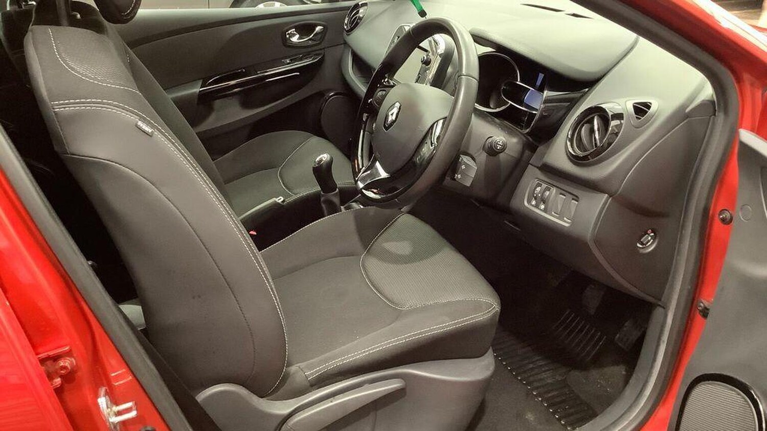 Used Renault Clio 2015 for sale - 77709082: Photo 14