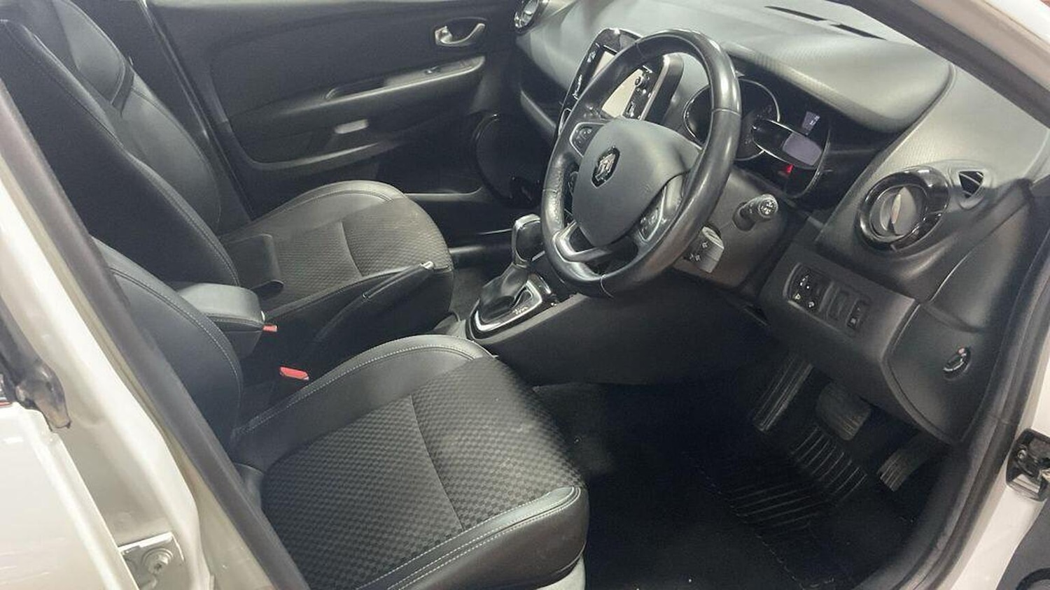 Used Renault Clio 2017 for sale - 77135889: Photo 13