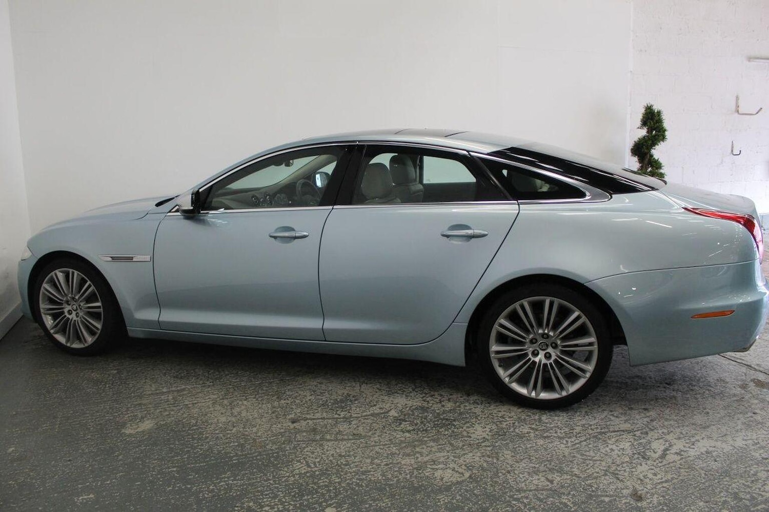 Used Jaguar XJ 2011 for sale - 77464590: Photo 10