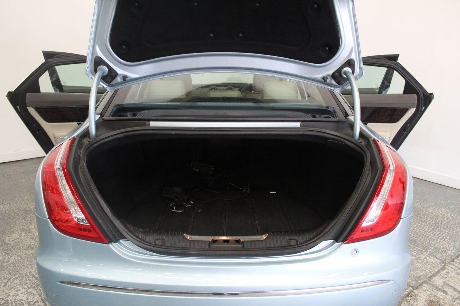 Used Jaguar XJ 2011 for sale - 77464590: Photo 23