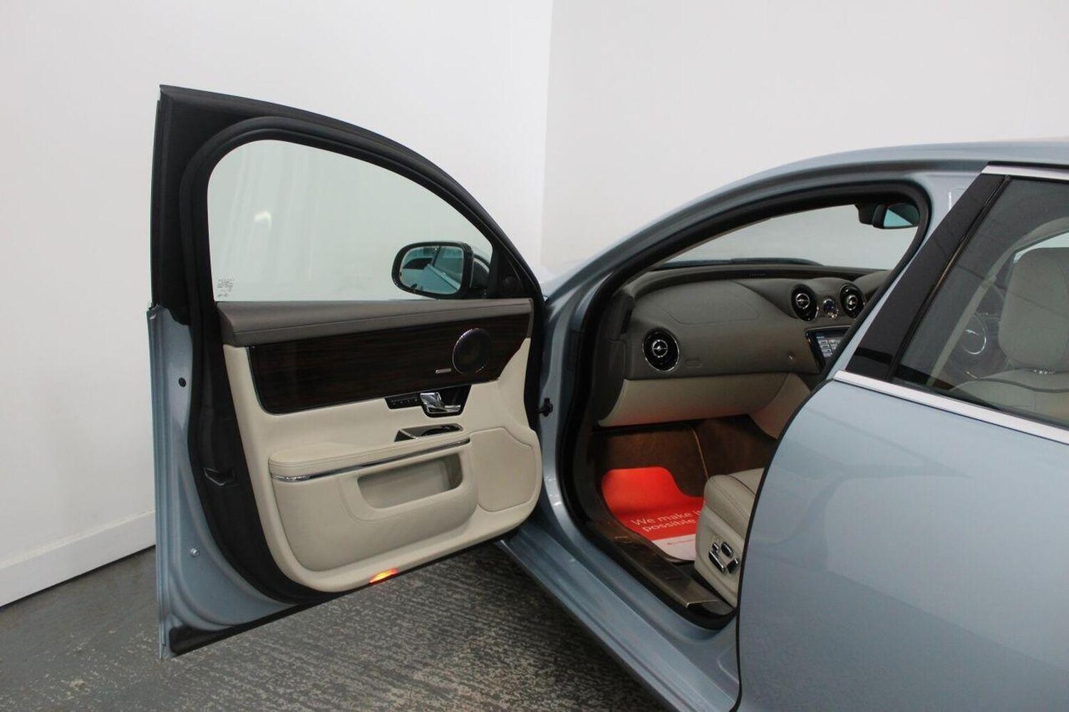 Used Jaguar XJ 2011 for sale - 77464590: Photo 27