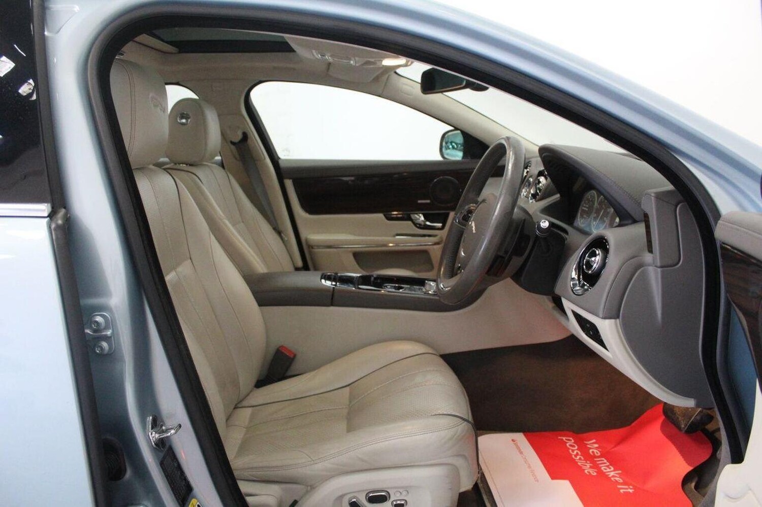 Used Jaguar XJ 2011 for sale - 77464590: Photo 32