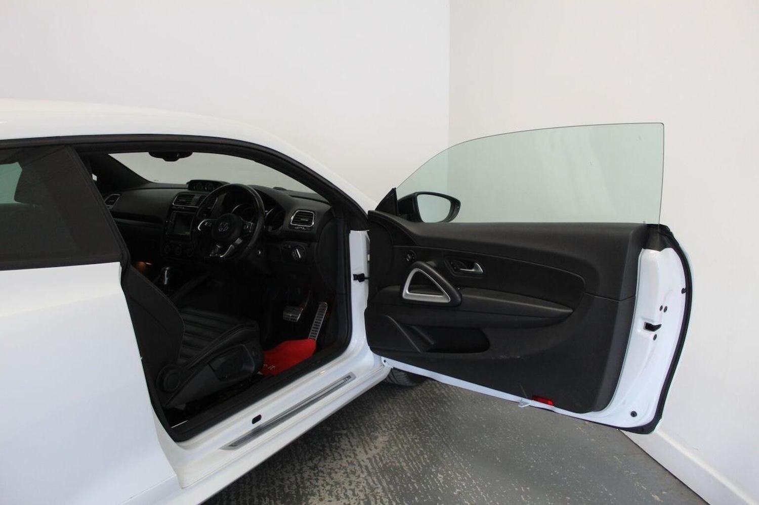 Used Volkswagen Scirocco 2017 for sale - 77937946: Photo 25