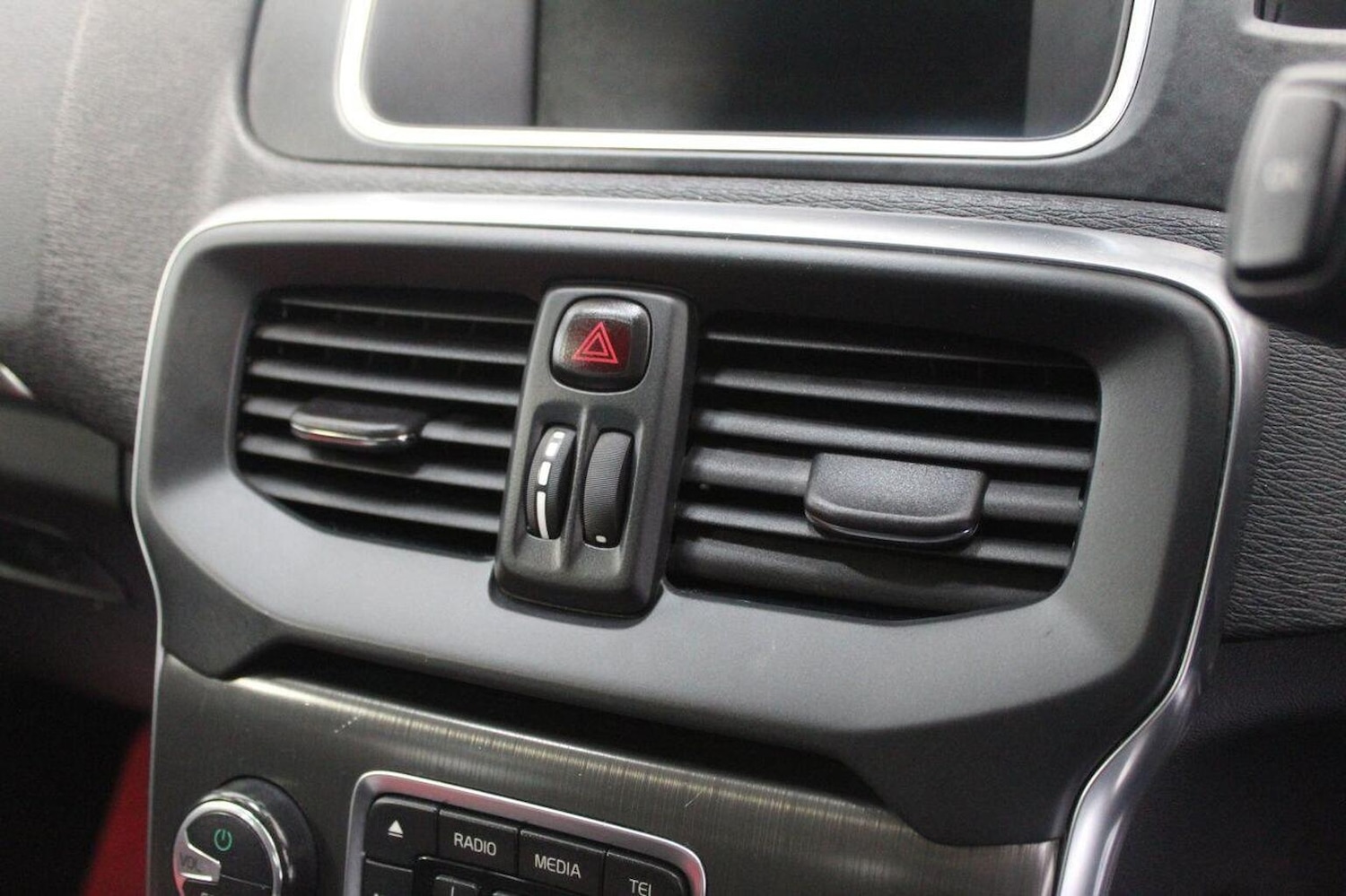 Used Volvo V60 2014 for sale - 77289226: Photo 42