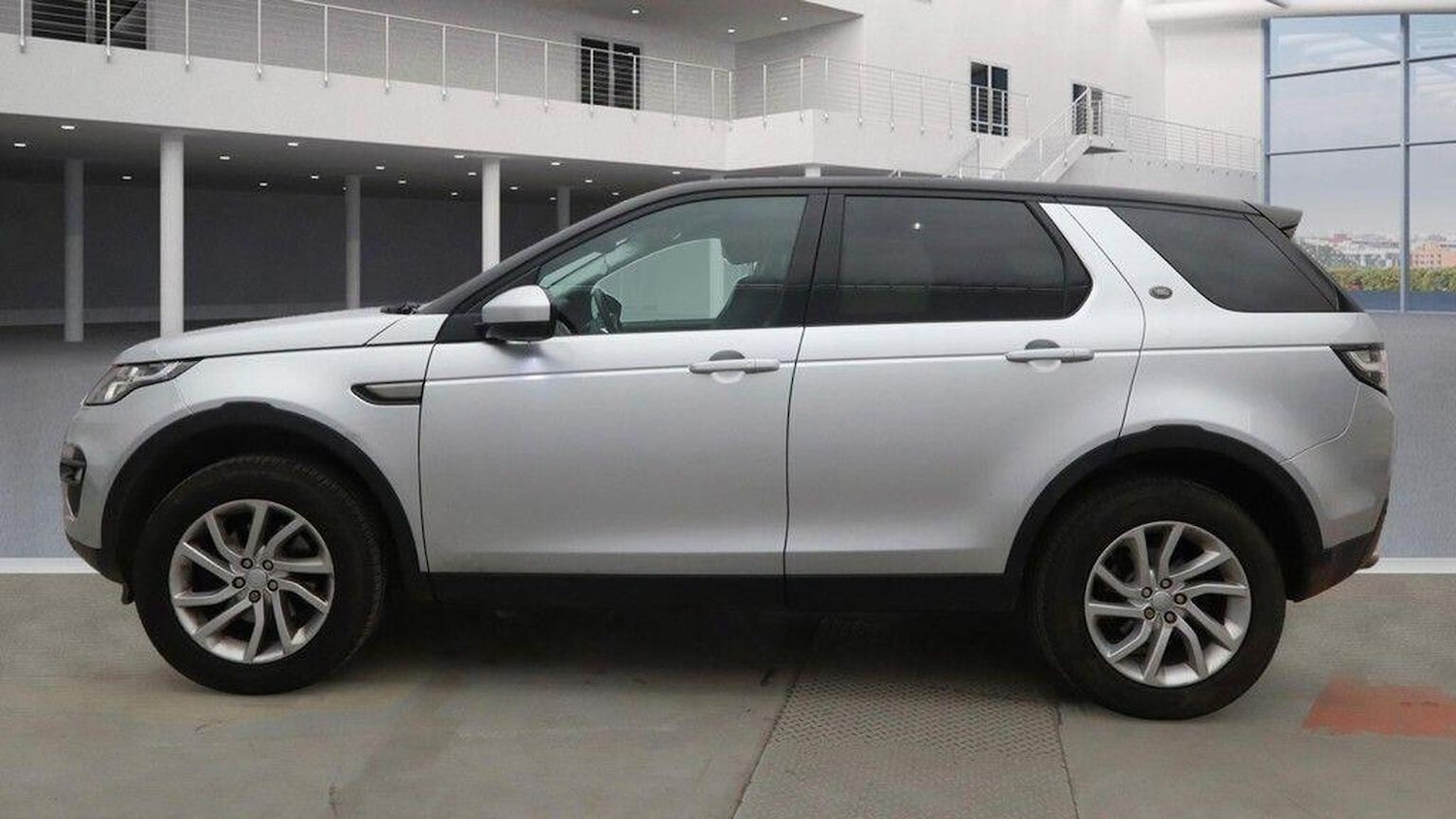 Used Land Rover Discovery Sport 2017 for sale - 76588457: Photo 11