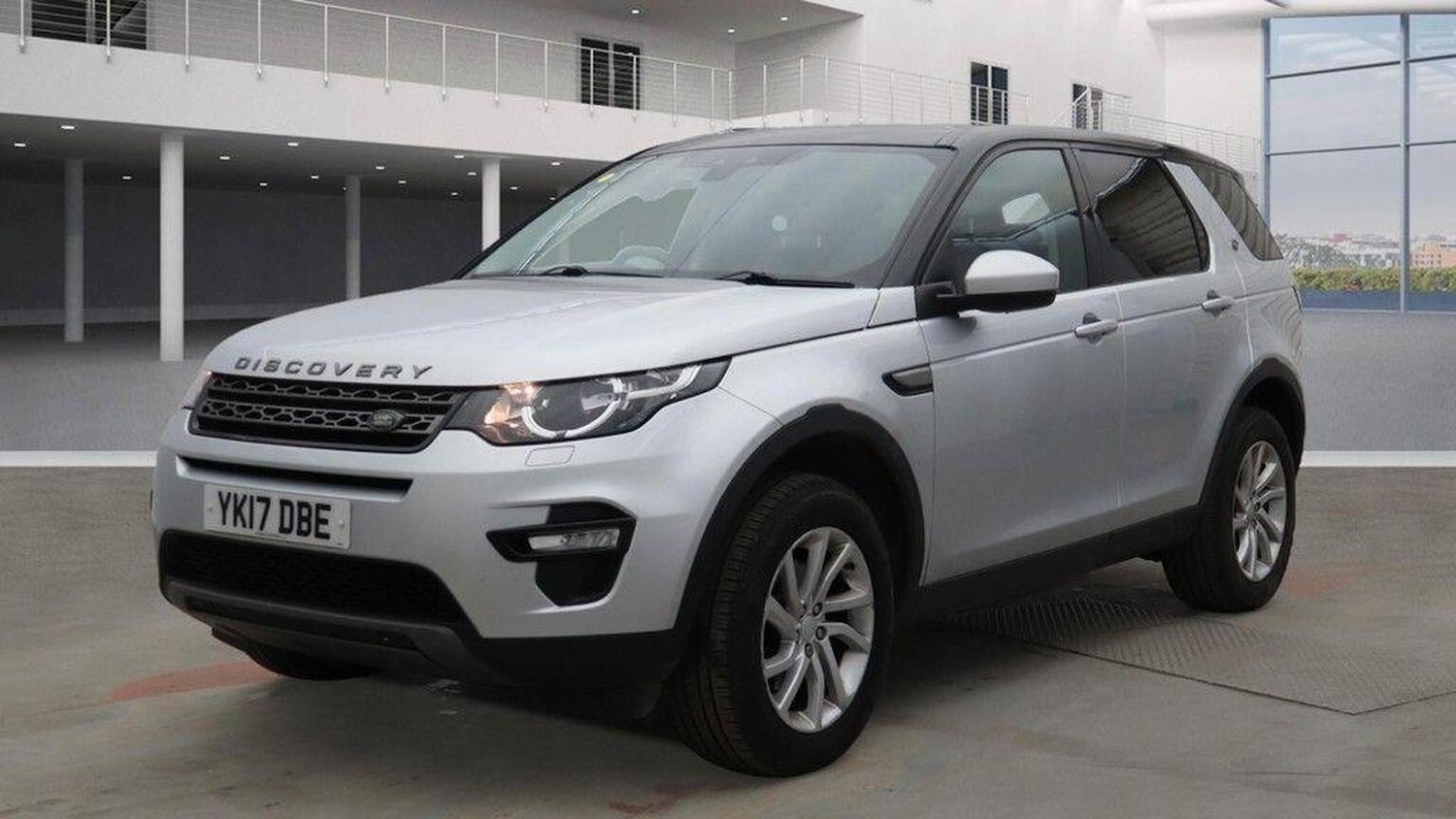 Used Land Rover Discovery Sport 2017 for sale - 76588457: Photo 3